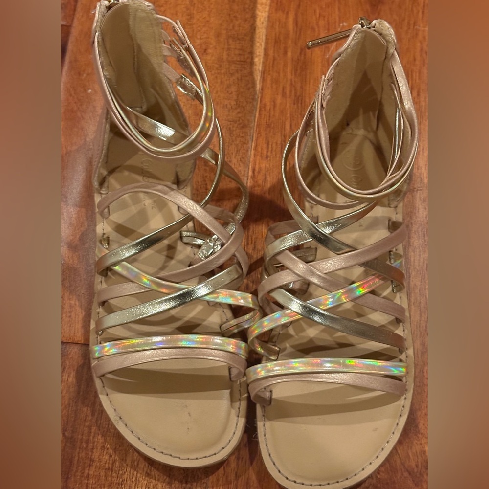 Cat & Jack Elegant Girl’s Gladiator Sandals in Tan, Silver & Iridescent Colors - Picture 4 of 7